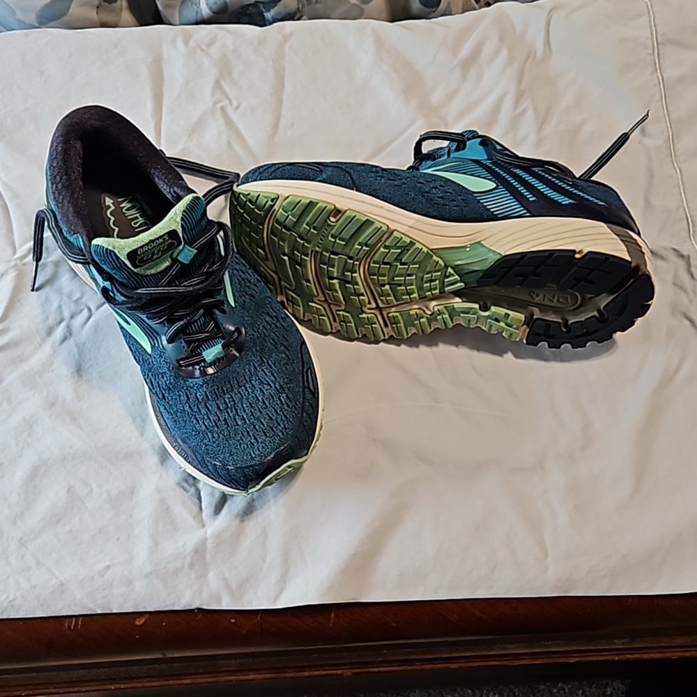 Brooks womens sneakers